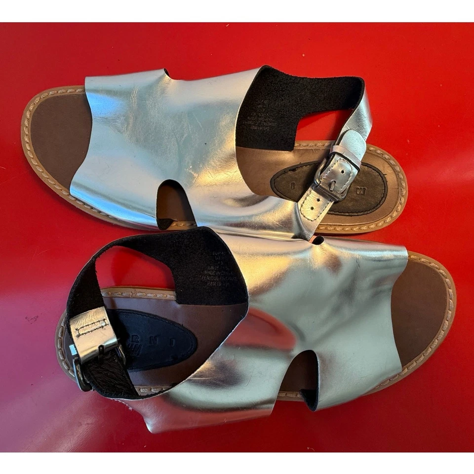 Sandalias planas Marni x H&M de cuero plateado EE. UU. 9 | 40 UE  Foto 2 de 4