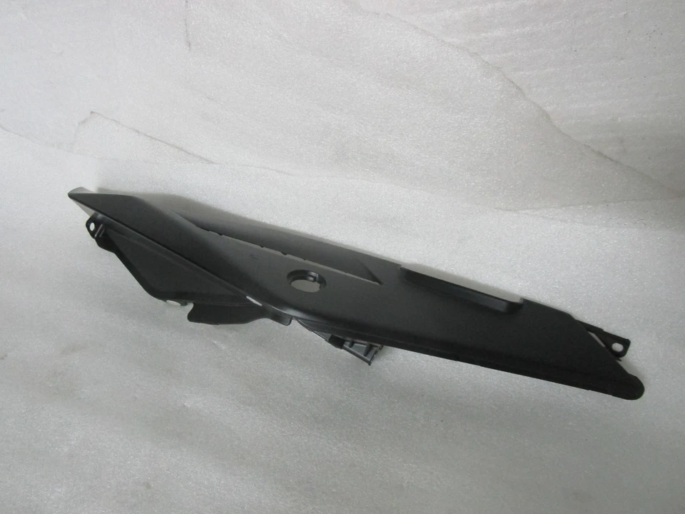 Panel lateral carenado trasero izquierdo Aprilia V4 1100 RR Tuono 1100 Foto 2 de 4