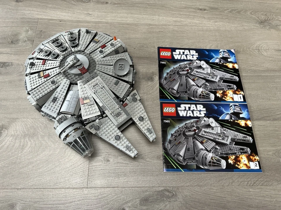 LEGO Star Wars 7965 Millennium Falcon, photo 1 of 5