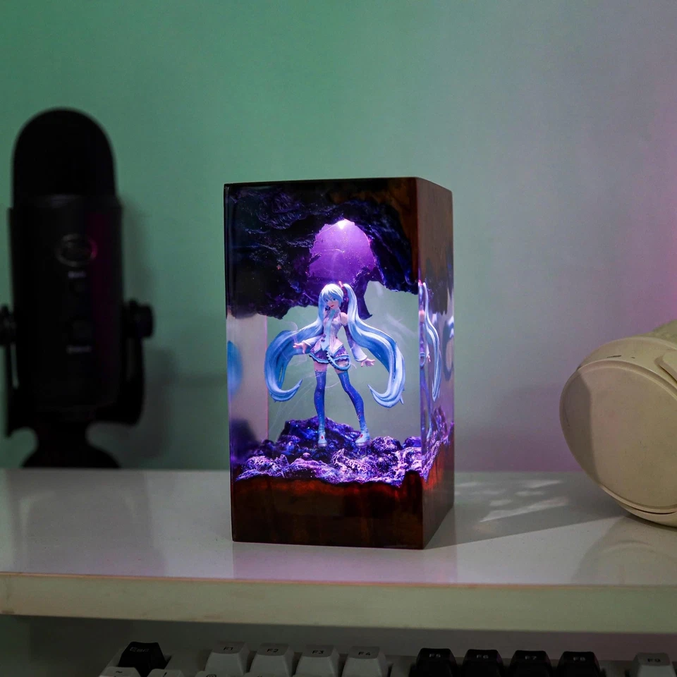 Miku resin lamp, Gaming Decor Night Lamp, custom lamp, Halloween decor - Image 4 of 4