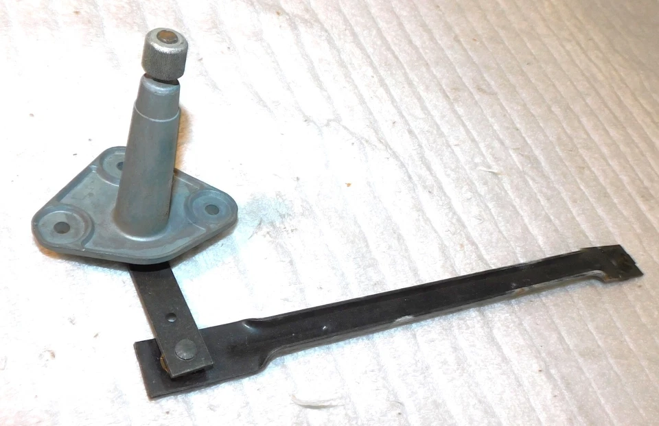 1967-1972 Ford F100 F250 F350 F500 F700 NOS LH СТЕКЛООЧИСТИТЕЛЬ МОНТАЖНЫЙ РЫЧАГ И ПОВОРОТНЫЙ ВАЛ - Изображение 3 из 4