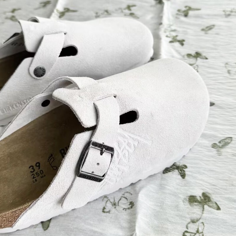 BIRKENSTOCK × stussy Boston BS 42 Birkenstock Boston x Stussy Suede Soft Footbed Bone White