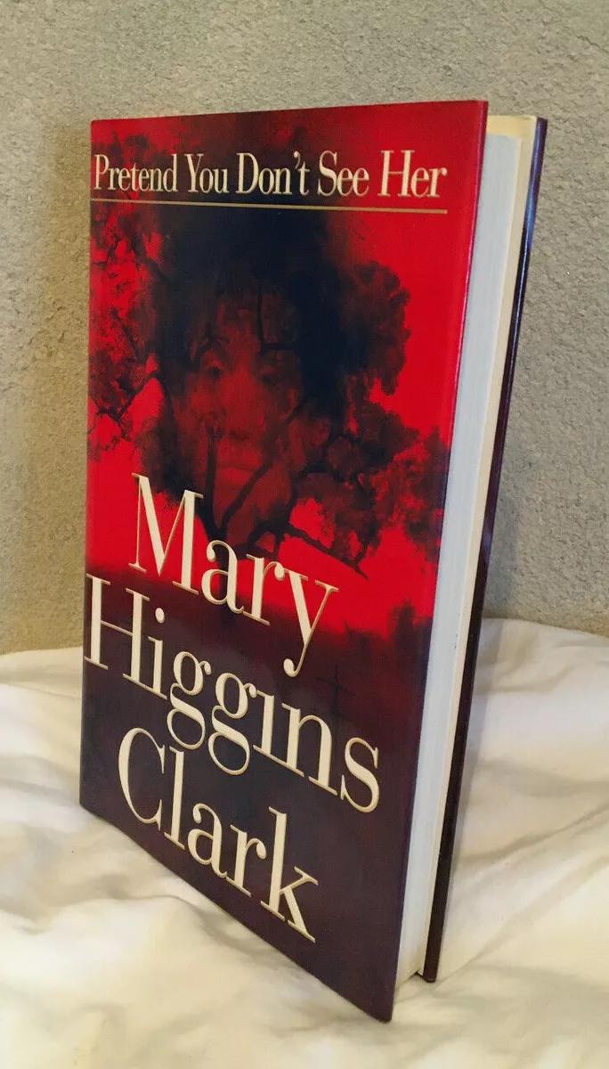 Pretend You Don't See Her: Clark, Mary Higgins: 9780684810393: :  Books