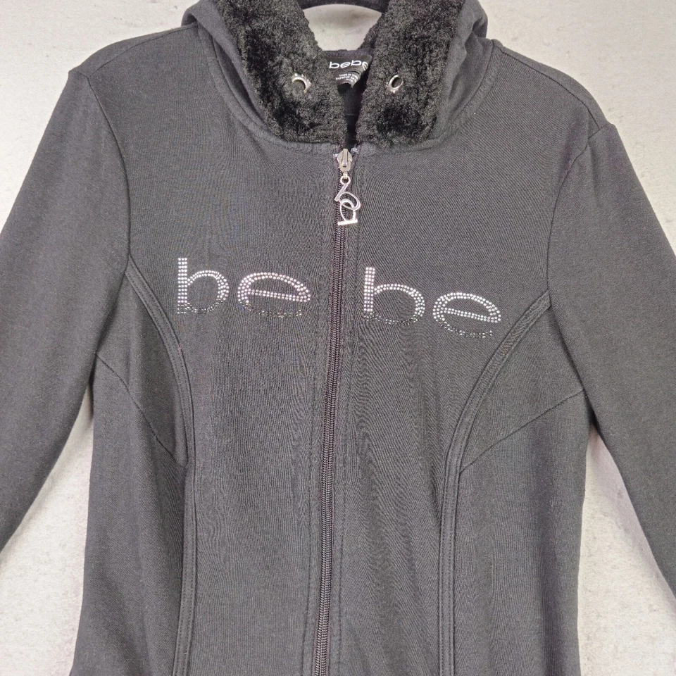 Sudadera con Capucha Bebe Larga con Cremallera para Mujer M Negra Logotipo Estrás Estilo Y2K Borde de Piel Sintética Foto 2 de 4