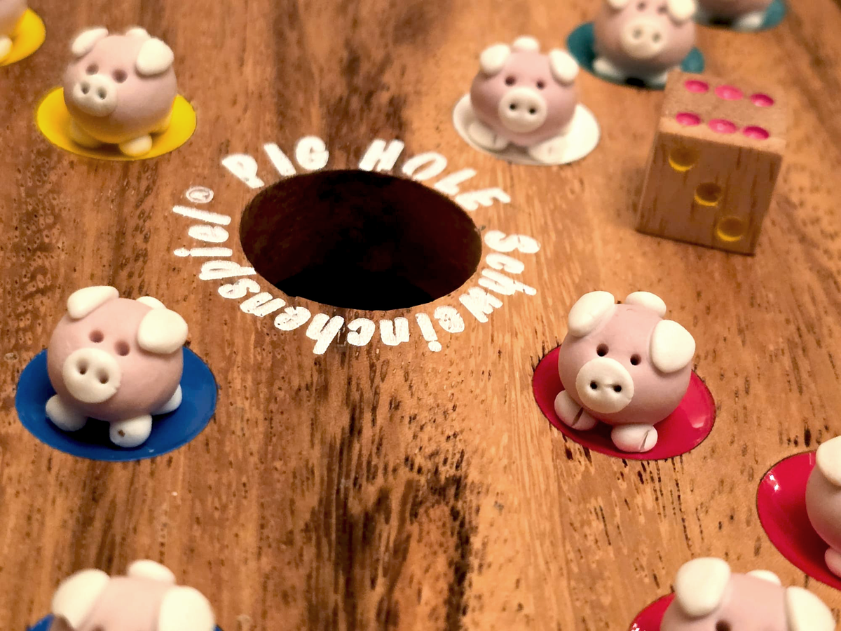 Produktbild von Pig Hole Schweinchenspiel® - Lustiges Würfelspiel Mit Rosa Schweinchen Für Die Ganze Familie (ab 5 Jahren)