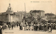 CONCARNEAU (29) porte de la ville close fete belle animation