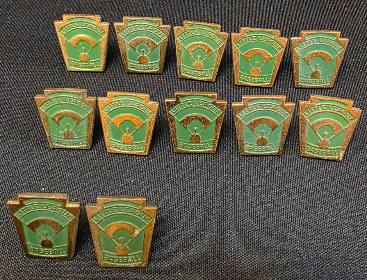 Lot Of 16 vintage Little League Baseball Pin Pins green and gold tone