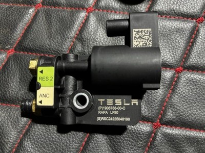 Air Suspension Compressor Reservoir Tank OEM 1250921-NV-B Tesla Cybertruck 2024