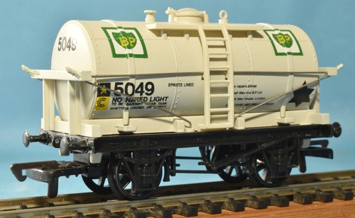 Dapol B131 BP 12 Tonnen Kesselwagen, Nº 5049 - Originalverpackt | Zustand: Used