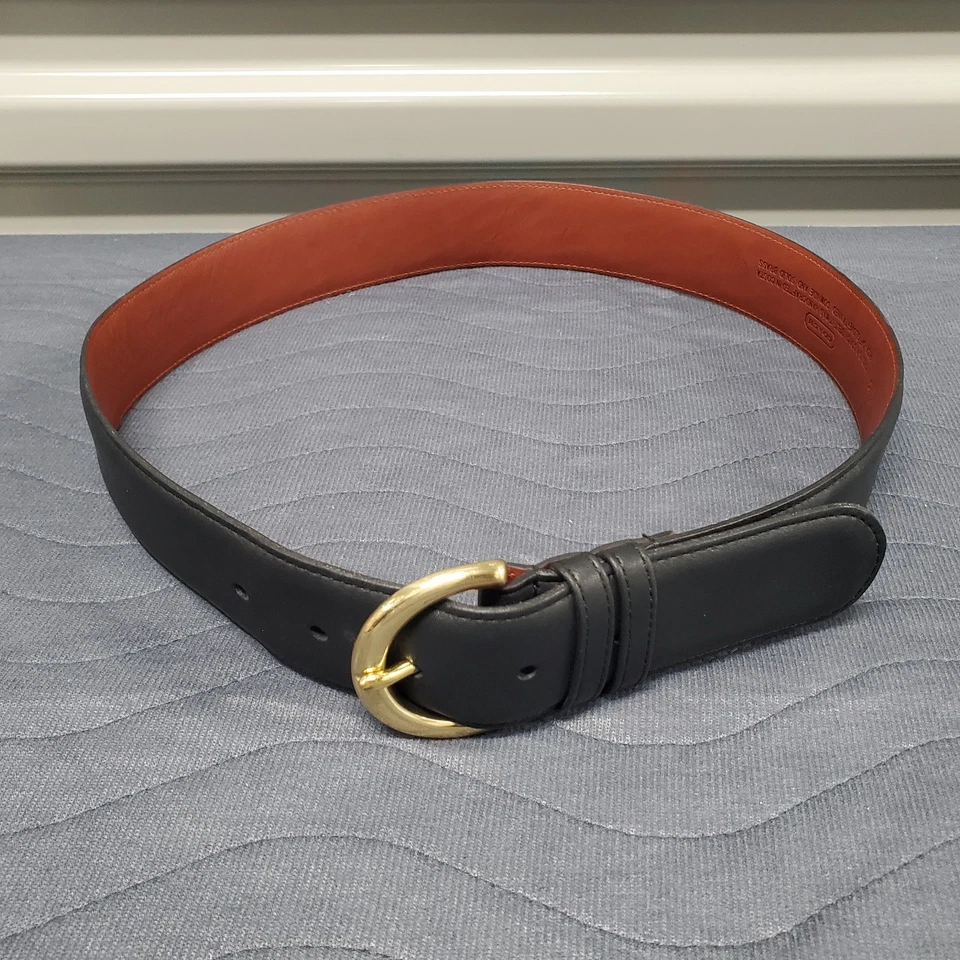Cinturón Coach de cuero negro curtido con guante para mujer hebilla mediana de latón macizo  Foto 2 de 4