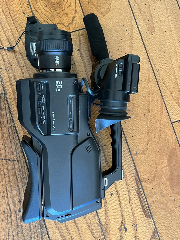 Sony HVR-HD1000U 1080i MiniDV Camcorder - Image 4 of 4