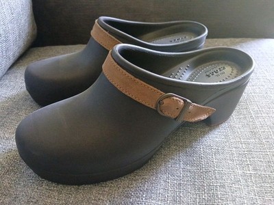 Crocs Sarah Clog Espresso Standard Fit Slip On Mule Clog Womens 8