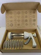 The Pampered Chef Cookie Press Gun Set 16 Decorative Discs Original Box 1525