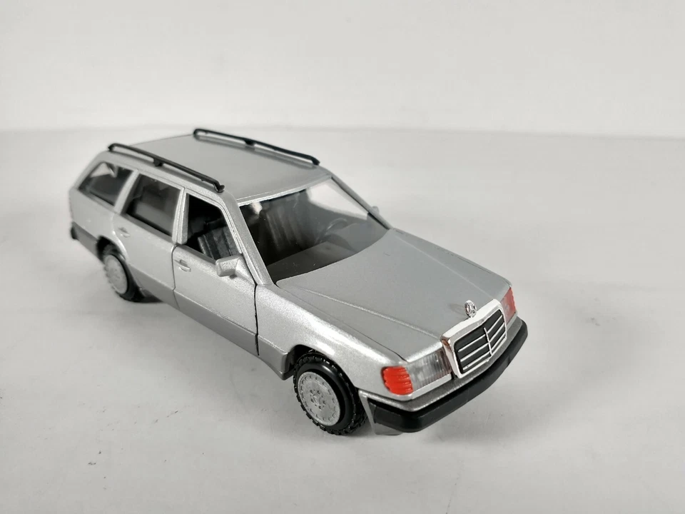 Mercedes-Benz 200TD 300TD Turbo 4Matic Conrad Modelo 1:35 Diecast Nº 1503 Foto 2 de 4