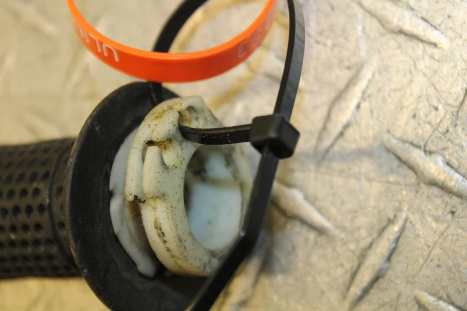 Honda Interceptor 800 VFR800A 2003 ABS AGARRE DE ACELERADOR DERECHO Foto 2 de 4