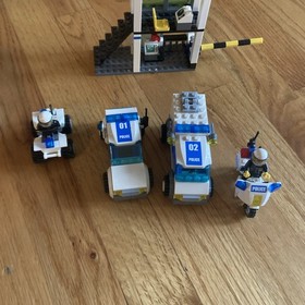 LEGO CITY 7743 & 7744 Police Headquarters 100% Complete w/Minifigures & Manuals