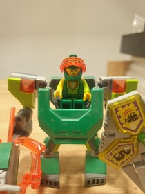 LEGO NEXO KNIGHTS: Battle Suit Aaron (70364) & Battle Suit Lance (70366)