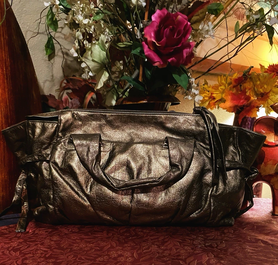 BOLSA TOTE GUCCI prata ouro patente histeria ouro medalhão alça dupla - Imagem 2 de 4