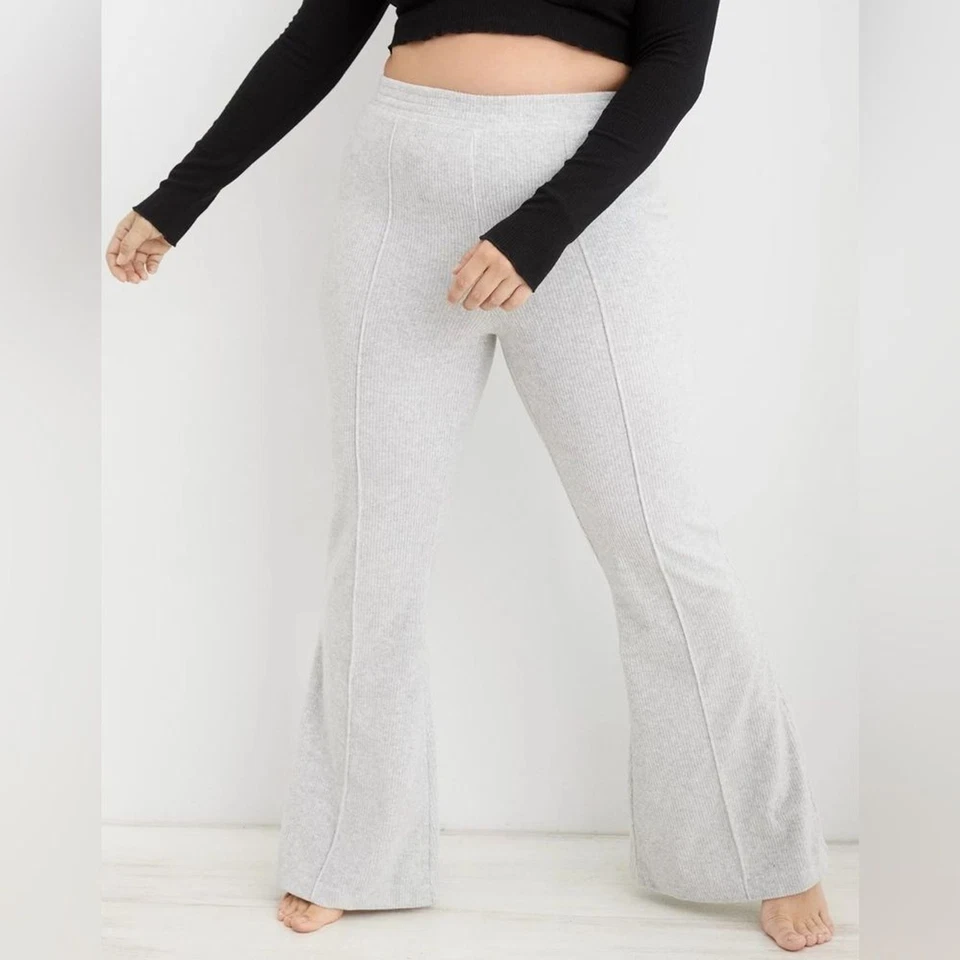 Conjunto chaqueta y pantalones acampanados de terciopelo gris Aerie talla XL Foto 3 de 4