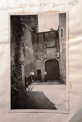 AZ605 photo circa 1950 bourgeois family couple in Châteauneuf gold coast