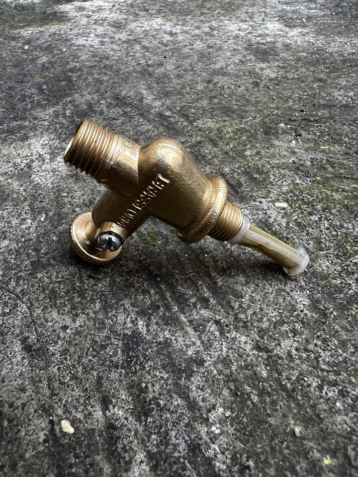 Grifo de combustible universal de latón tipo tirón/empuje 1/8" BSP x 7/16" BSP Foto 3 de 4