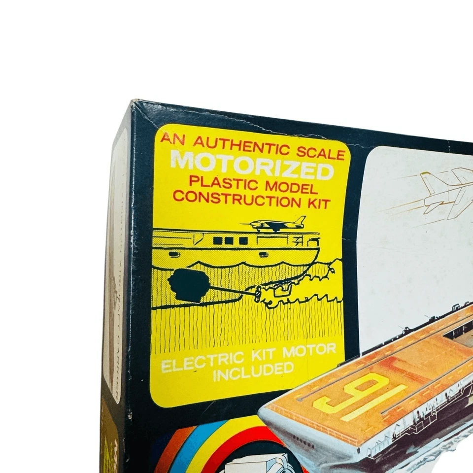 Kit modelo 1968 motorizado Lindberg Line USS Lexington portaaviones completo Foto 3 de 4