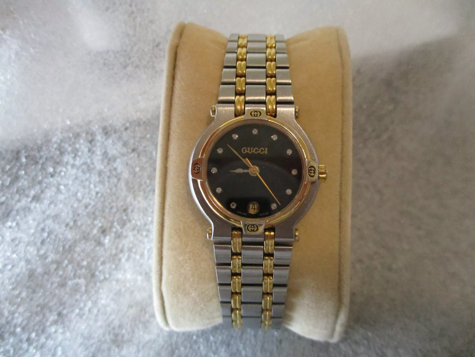 MONTRE FEMME GUCCI 9000L INDEX DIAMANT CADRAN NOIR   NEUVE BATT