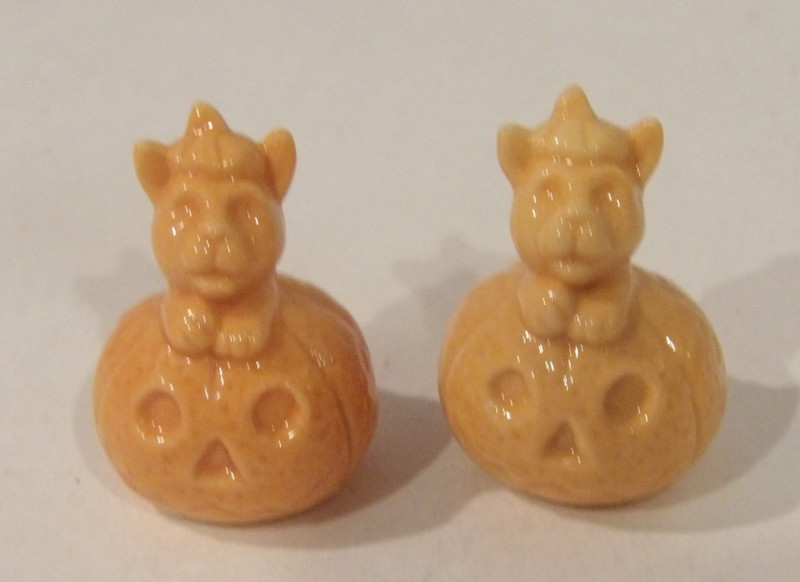WADE ENGLAND WHIMSIES RED ROSE TEA HALLOWEEN PUMKIN FIGURINE 2-PIECE