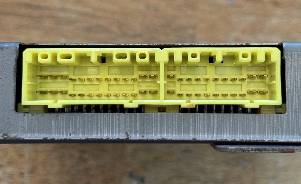 19911993 MAZDA B2600i TRUCK ECM ECU CONTROL MODULE G630 18 881 E2T03085T G2U - Image 4 of 4