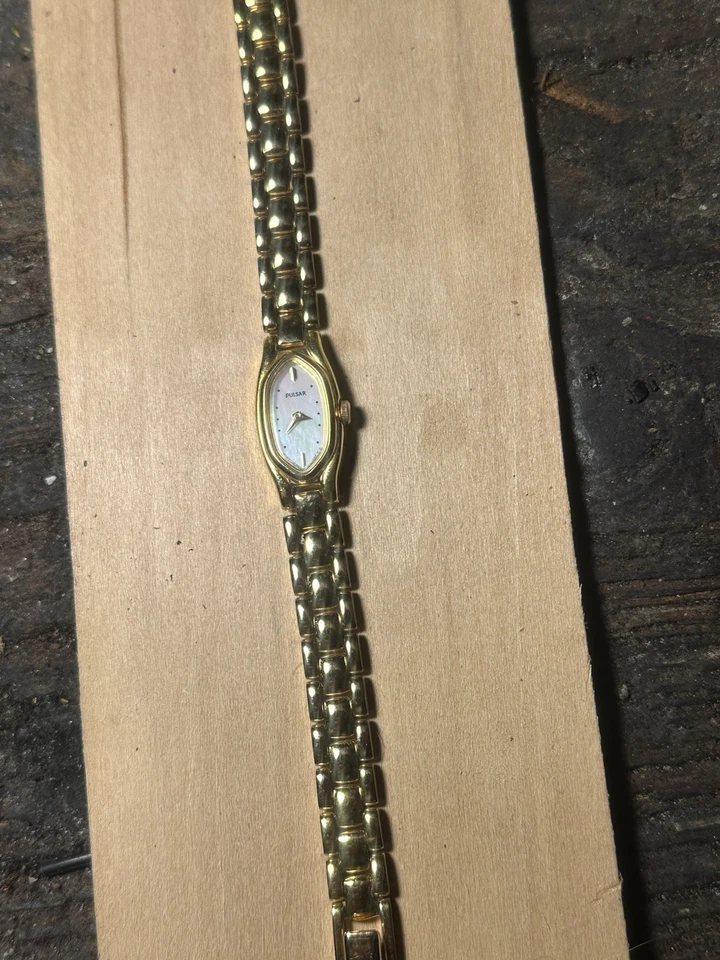 Pulsar V220-6380 Ladies Vintage Gold Tone Quartz Watch - image 3 of 4