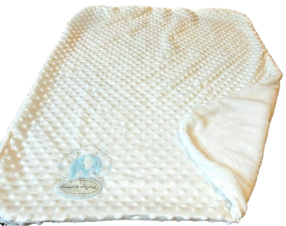 8D !WOW! LN 30x30 Blankets & Beyond Plush Minky Dot Velour Crib Baby Blanket - Image 3 of 4