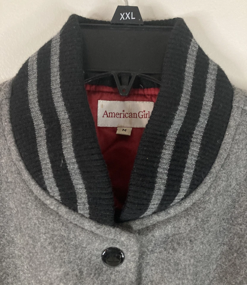 Chaqueta Universitaria American Girl Logo Bordado Gris Negro Mezcla Lana Niños MEDIANA Foto 3 de 4