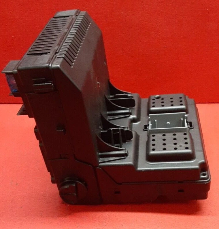 Módulo de control electrónico central CEM 30765148 2005 2006 2007 Volvo XC90 Foto 3 de 4