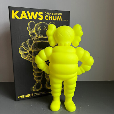 KAWS, CHUM, Vinylfigur, gelb aus 2022, signiert mit original box