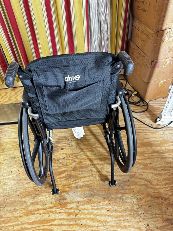 Silla de ruedas plegable Ki Mobility Catalyst 5V Ultra 18”, ¡el mejor diseño ajustable! Foto 3 de 4