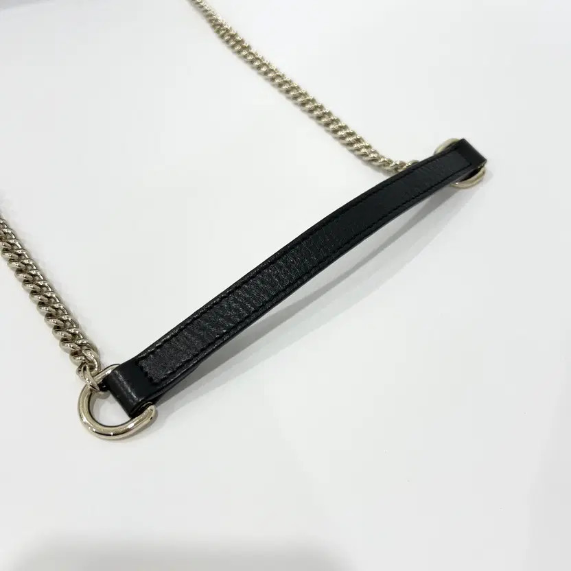 Gucci Interlocking Chain Medium Shoulder Bag - image 5