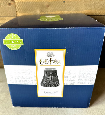 Scentsy Harry Potter Hogwarts Castle Warmer NEW IN BOX! Retired Vaulted
