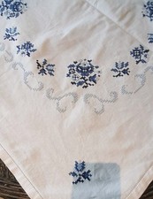 Wunderschöne Tischdecke mit Stickerei Baumwolle Gr: 83 x 83 cm