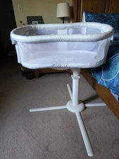 Halo Bassinest Swivel Sleeper Bedside Bassinet