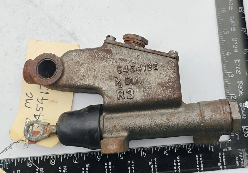 Chev 1950-52 PWRGlide Delco Remy 5454136 Brake Master Cylinder NOS Made in USA - Image 2 of 4