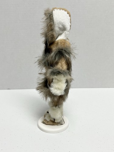 AMERICAN GIRL "MINUK" Girls of Many Lands Yupik Doll w/ Book Preowned Excellent - Picture 3 of 16