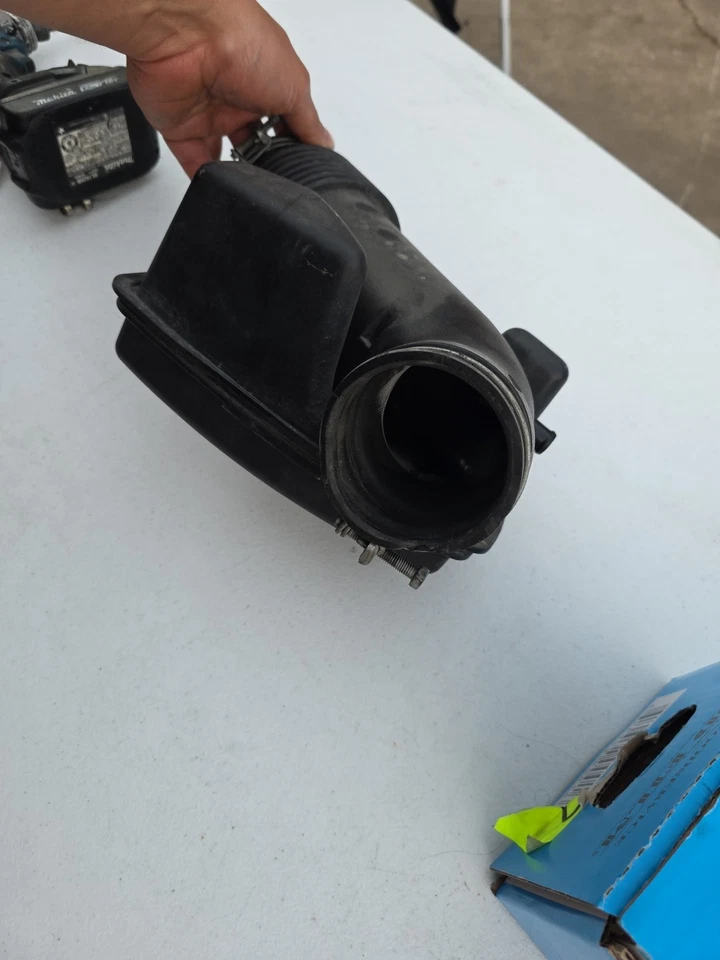 Lexus IS300 2001-2005 OEM resonador de admisión de aire 17860-46160  Foto 4 de 4