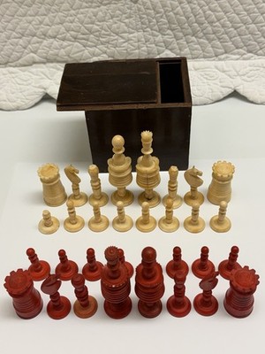 ANTIQUE BARLEYCORN CHESS SET RED & NATURAL BONE CARVED 32-PIECE BOX SOME DAMAGED