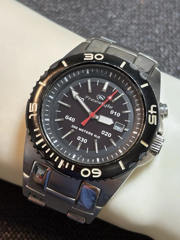Reloj de buceo Freestyle Submersion 200M para hombre fecha, bisel giratorio, murciélago nuevo Foto 2 de 4