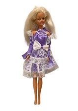 Vintage 1990s Sindy Doll w/ Outfit