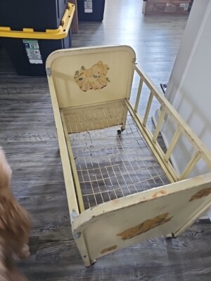 Vintage AMSCO Doll E Crib Metal w/ Lowering SIDE RAIL pale yellow
