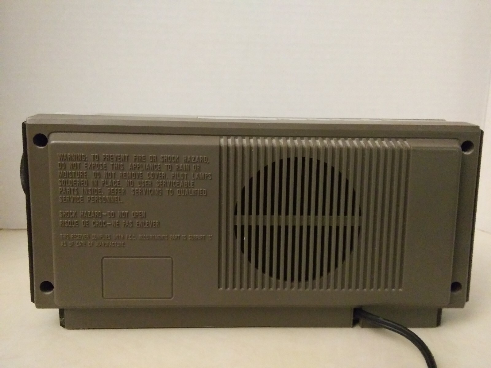 Lloyd's AM/FM Electronic Clock Radio Model No. J233 (Please Read