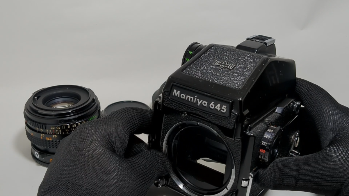 Mamiya M645 1000S Eye Level Finder Sekor C 70mm f2.8 Mamiya M645 1000S Eye Level Finder Sekor C 70mm f2.8