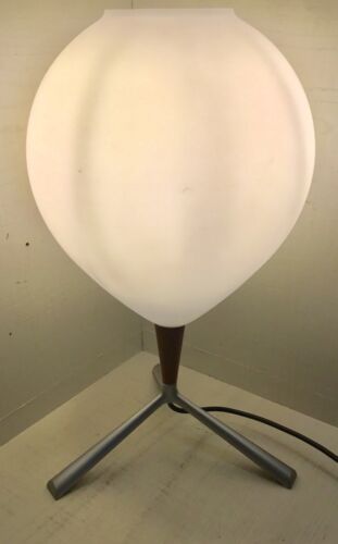 LUCITALIA OLLA TAVOLO by Sigheaki Asahara Tripod table lamp - Italian topdesign - Afbeelding 1 van 8