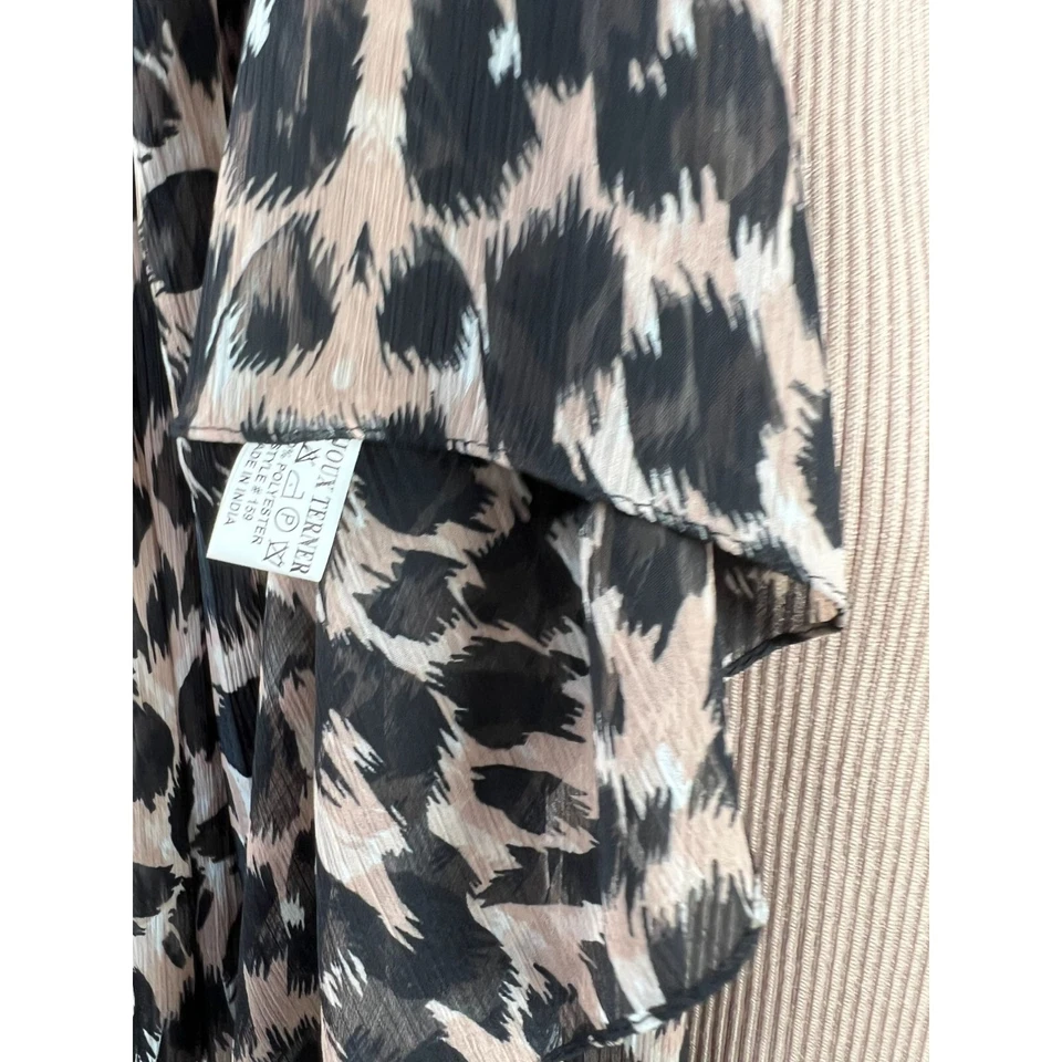 Bufanda Pareo Bijoux Terner Patrón Leopardo 43" x 81" Negro, Blanco Leopardo Poli Foto 3 de 4